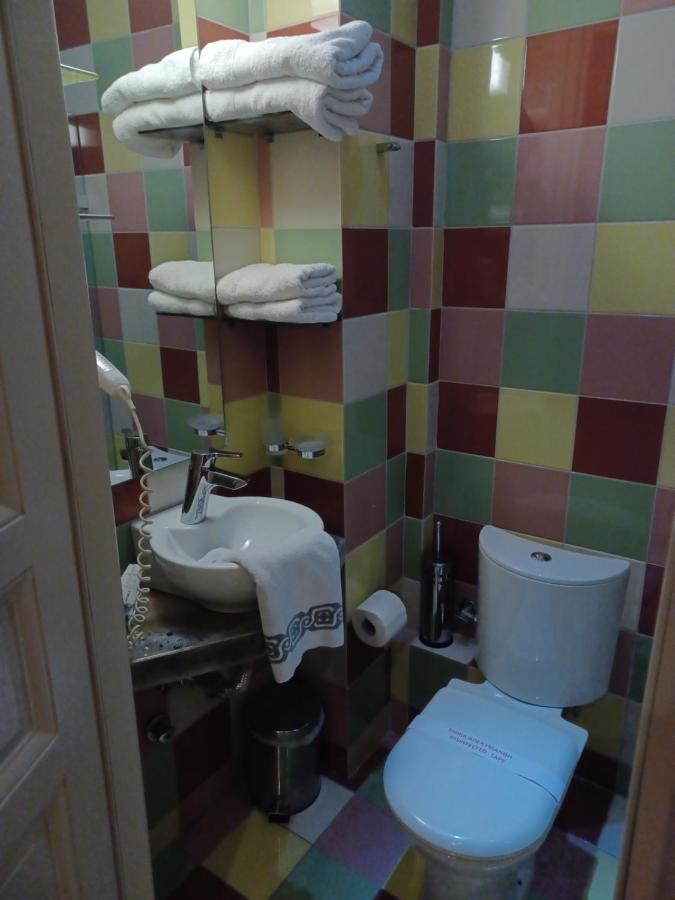 Room "Frog" In A Neoclasical House 카스토리아 외부 사진