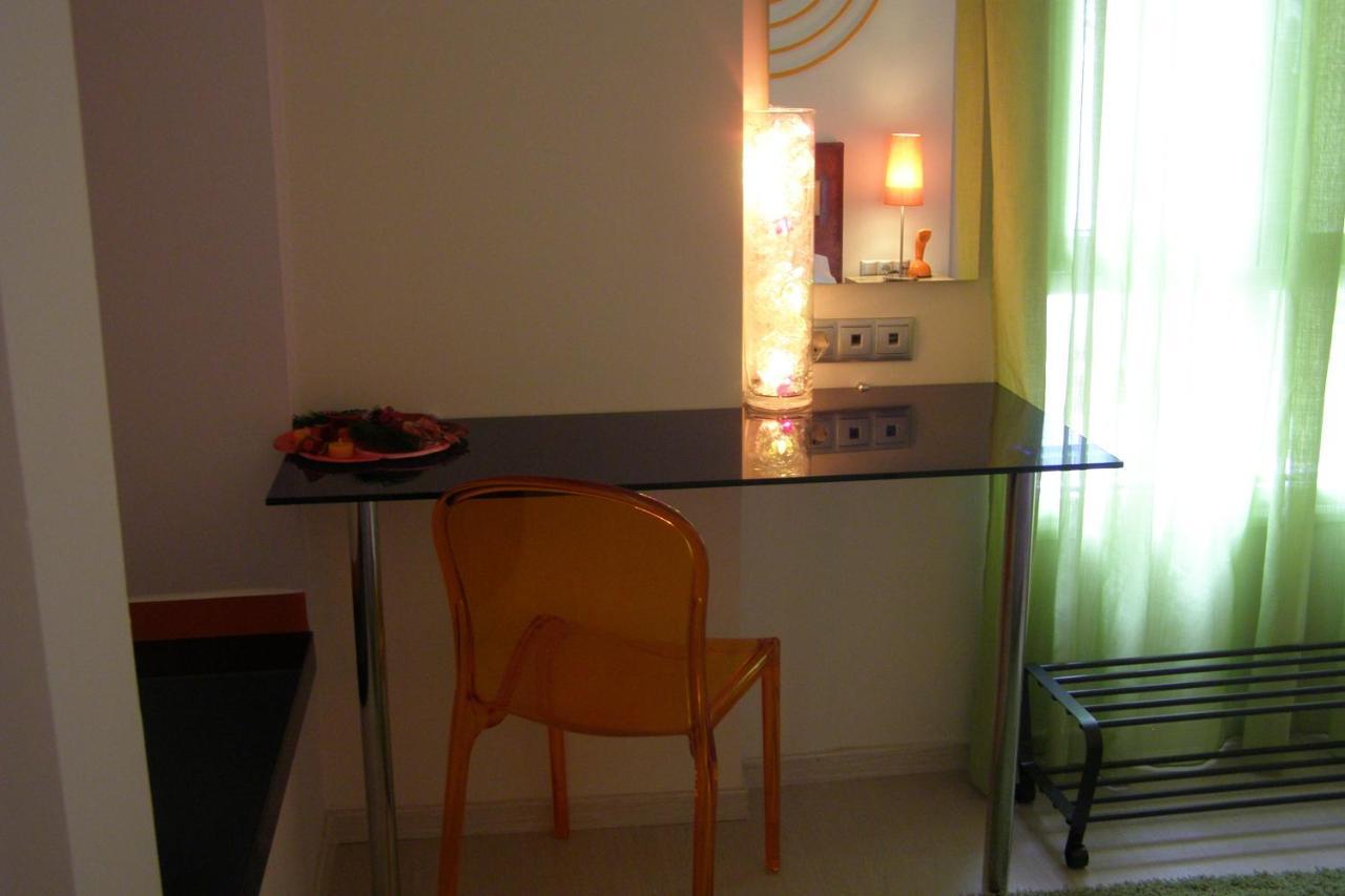 Room "Frog" In A Neoclasical House 카스토리아 외부 사진